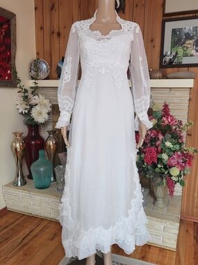 Vintage 70s Neo-Victorian Lace Wedding Gown Pearl Details XXS